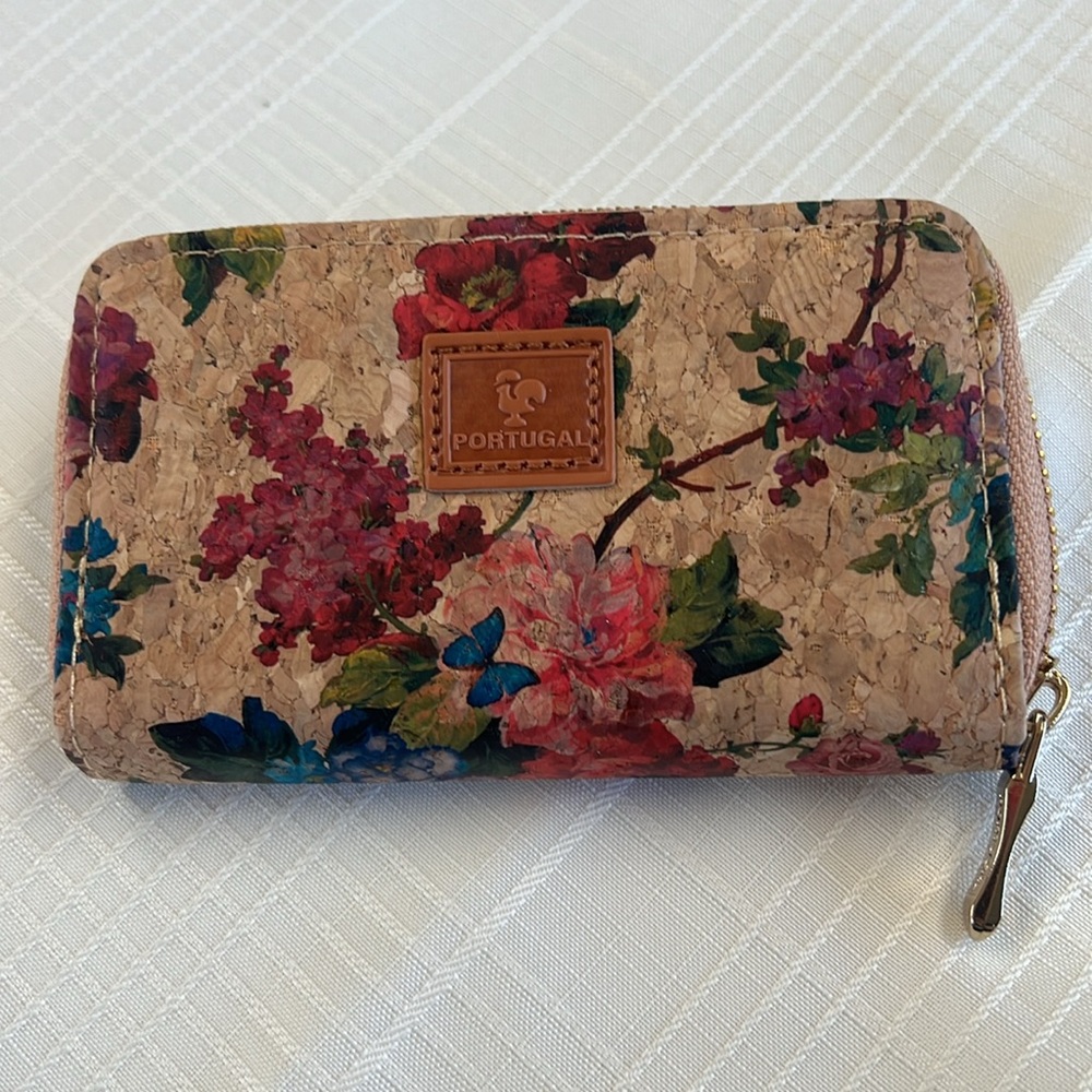 *NWOT* Mini Wallet - Picture 2 of 7